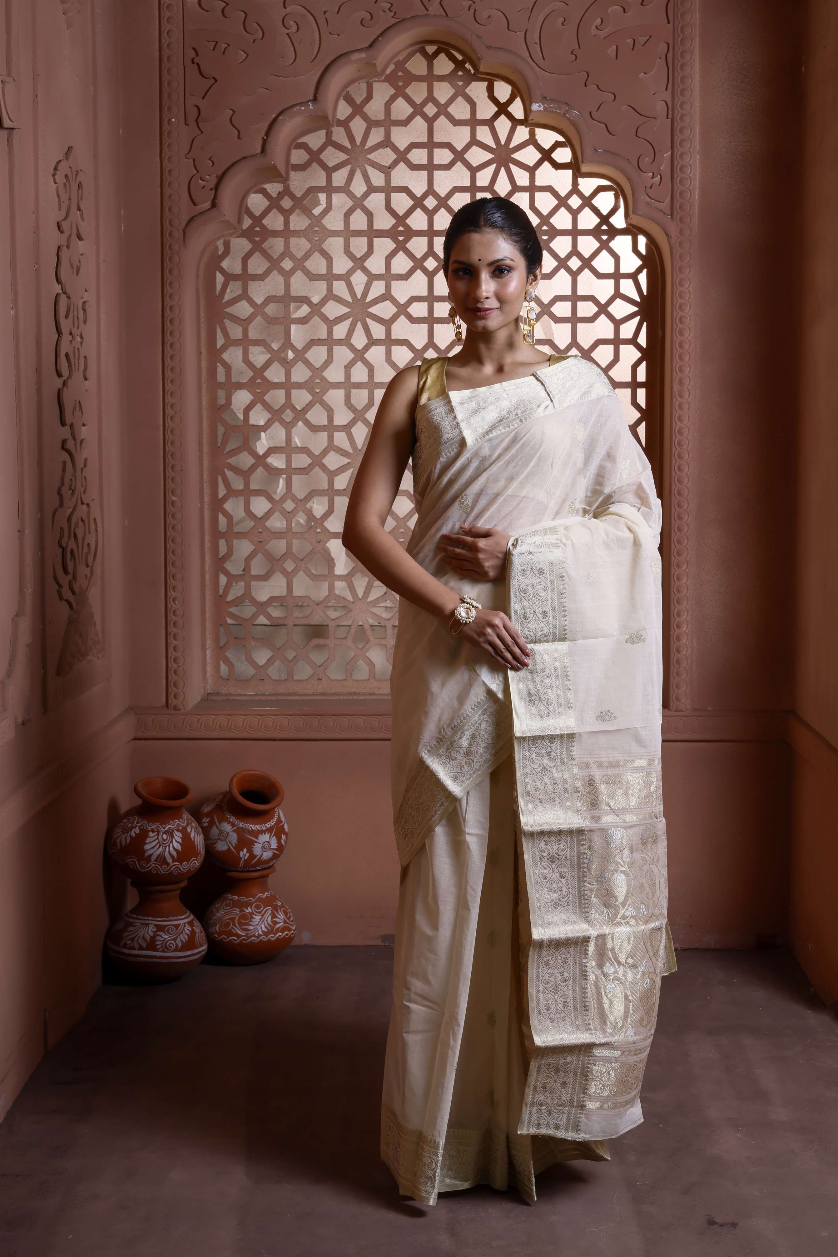 Elegant Off White Cotton Tant Banarasi