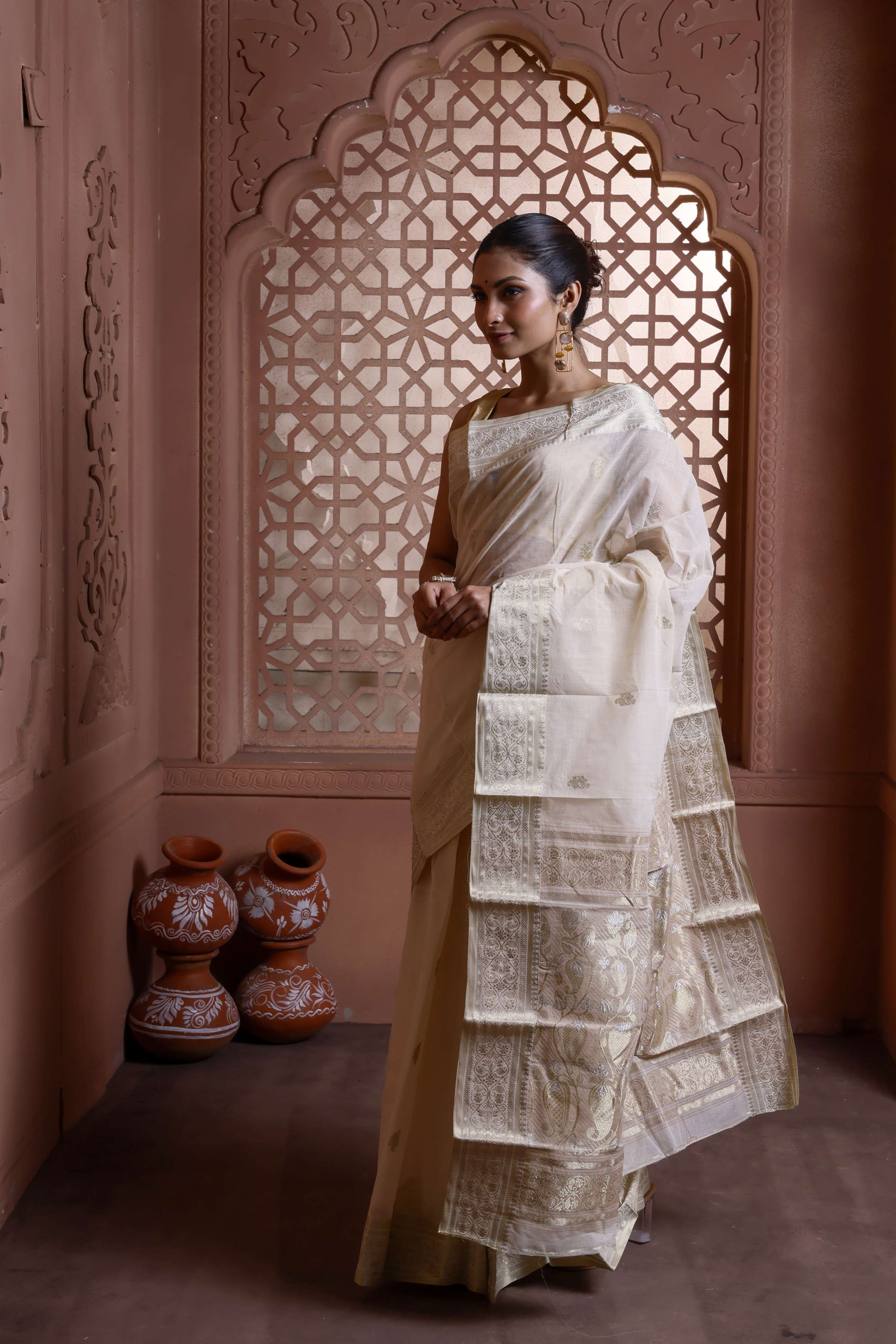 Elegant Off White Cotton Tant Banarasi Secondary image