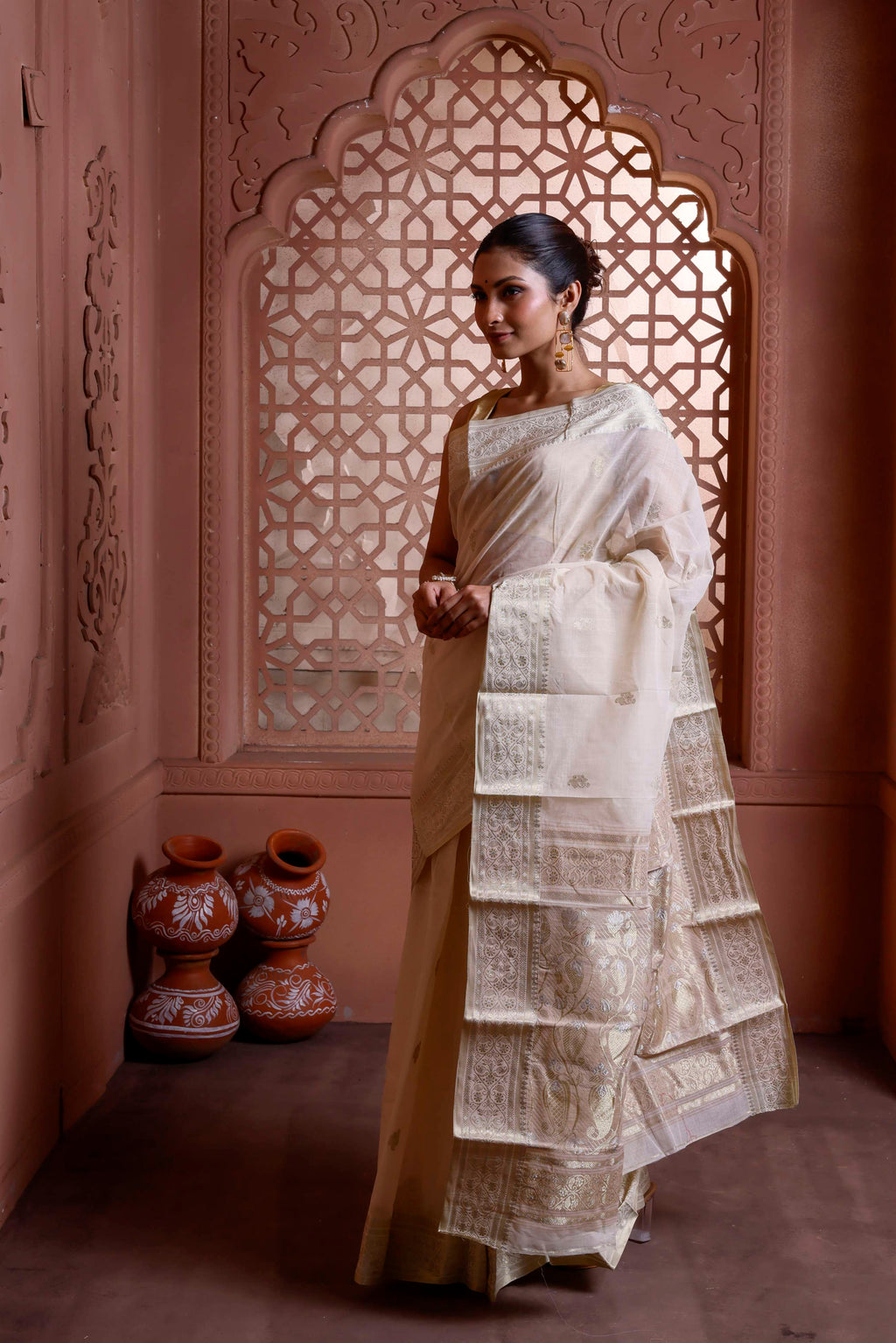 Elegant Off White Cotton Tant Banarasi