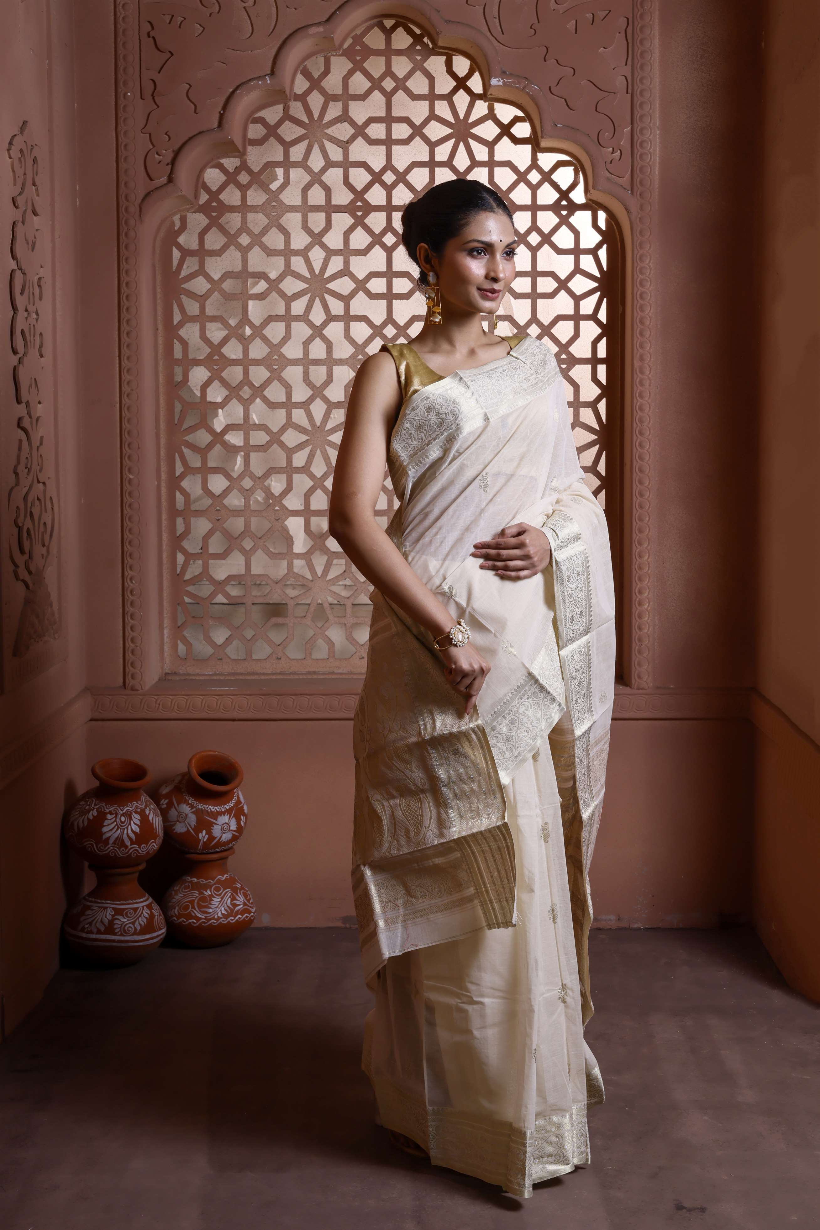 Elegant Off White Cotton Tant Banarasi