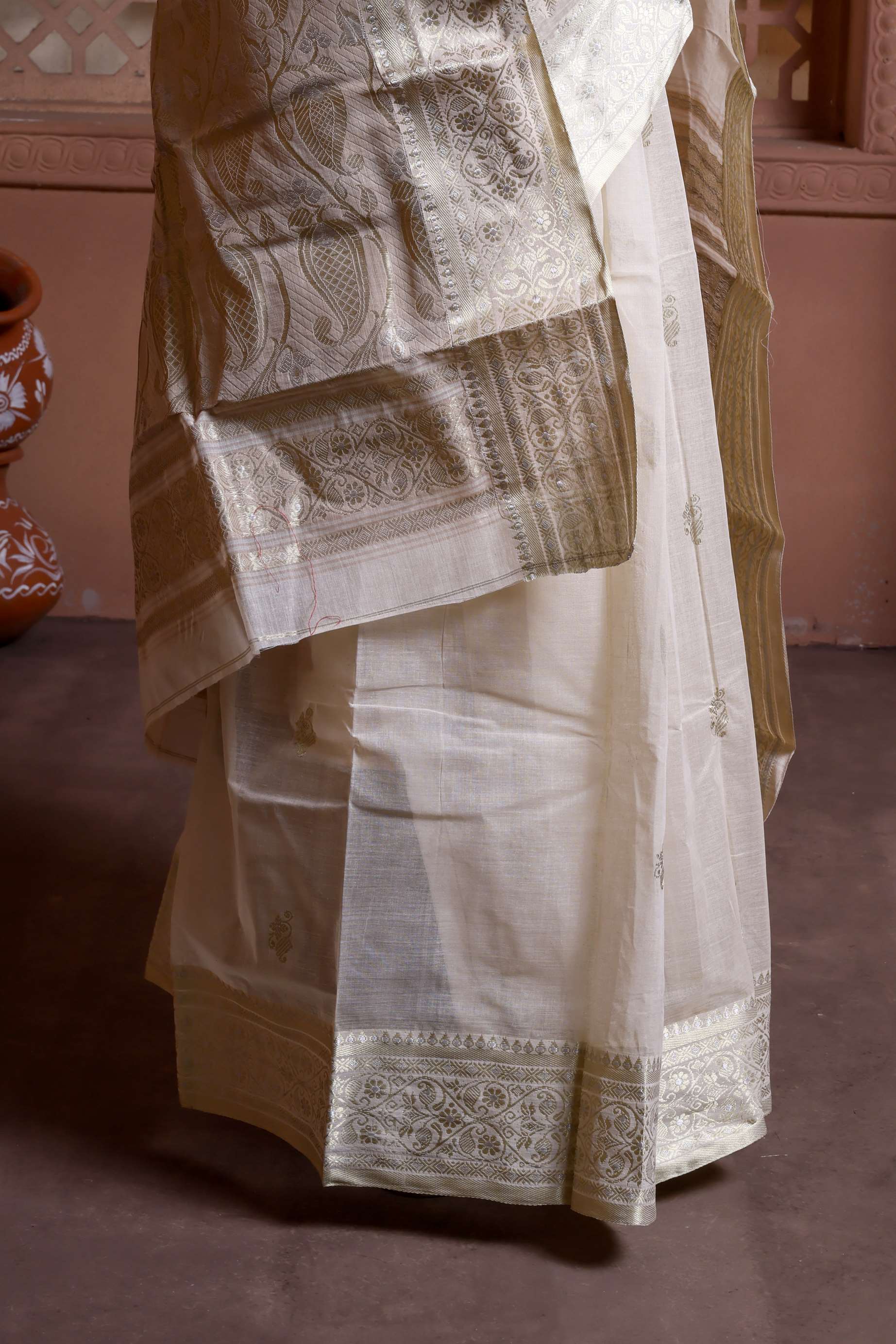Elegant Off White Cotton Tant Banarasi