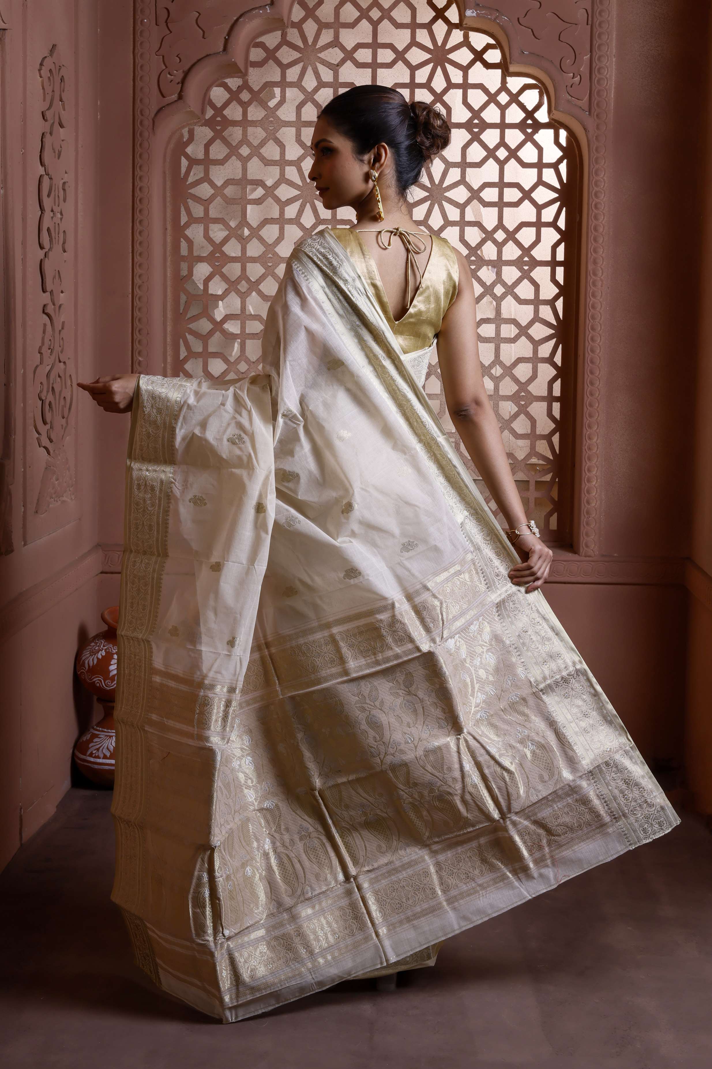 Elegant Off White Cotton Tant Banarasi